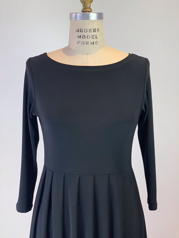 Boat Neck 3/4 Sleeve Black Jersey Tuck Dress